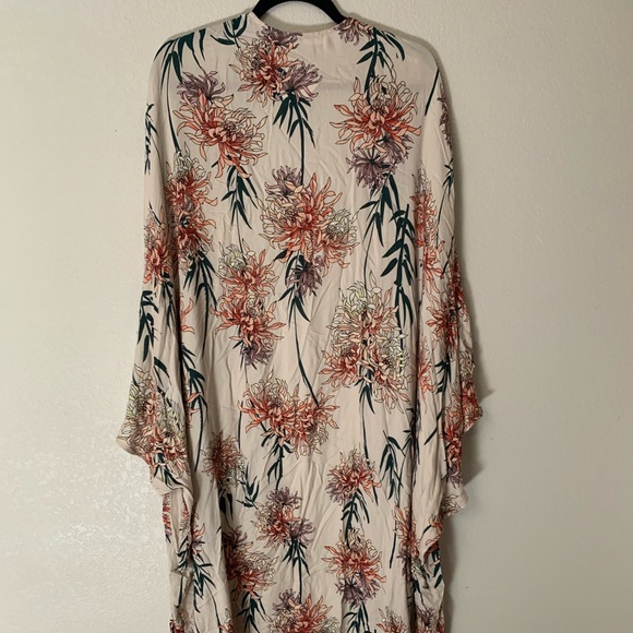 YFB On The Road Floral Kimono - Picture 5 of 5